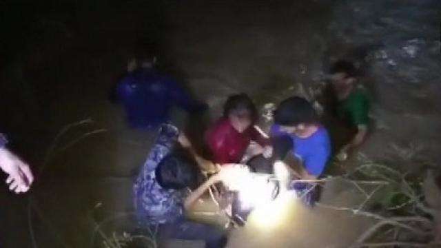 रायसेन में हादसा: नदी में बस गिरने से एक बच्चे सहित छह की मौत, 18 घायल
