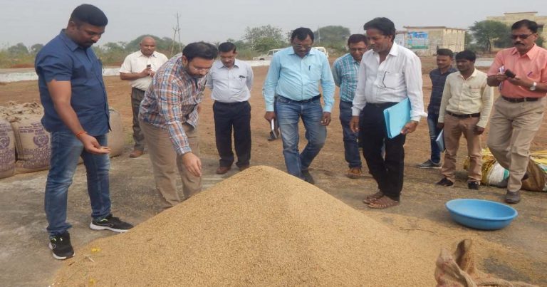 धान खरीदी केन्द्रों में पहली कार्रवाई, कम गुणवत्ता के धान और अव्यवस्था पाए जाने पर दो प्रबंधक निलंबित