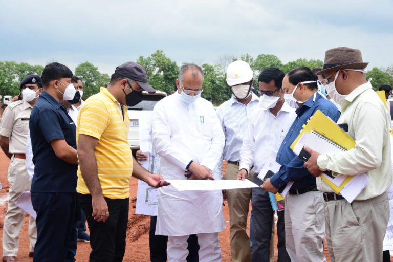 लोक निर्माण मंत्री ने नवा रायपुर में मुख्यमंत्री और मंत्रियों के निर्माणाधीन आवासों का किया निरीक्षण