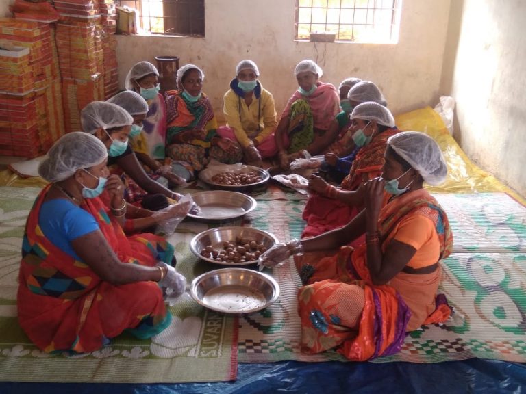 राष्ट्रीय ग्रामीण आजीविका मिशन बिहान के माध्यम से सुपोषण युक्त मुगफल्ली, गुड युक्त काजू निर्माण