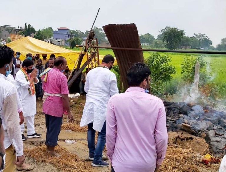 मंत्री डॉ. शिव डहरिया ने रिटायर्ड आई.पी.एस. अधिकारी रविन्द्र भेंड़िया के आकस्मिक निधन पर दिवंगत आत्मा को दी श्रद्धांजलि