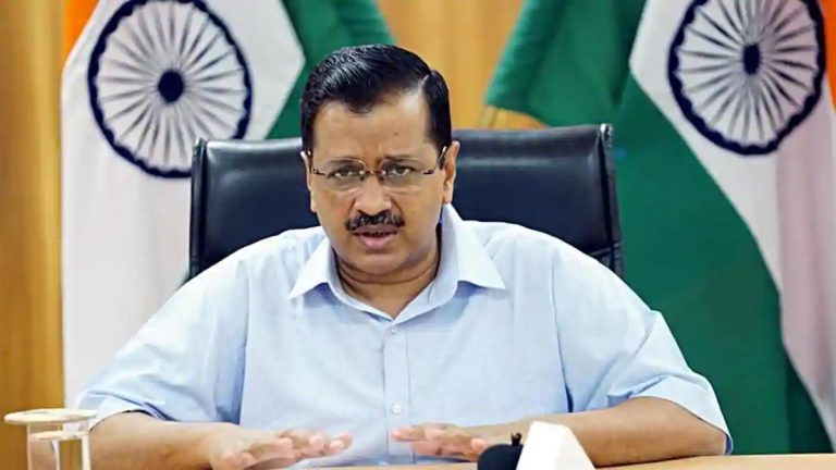 प्रदूषण से निपटने को दिल्ली सरकार की नई पहल, केजरीवाल ने की ‘रेड लाइट ऑन, गाड़ी ऑफ’ अभियान की शुरुआत