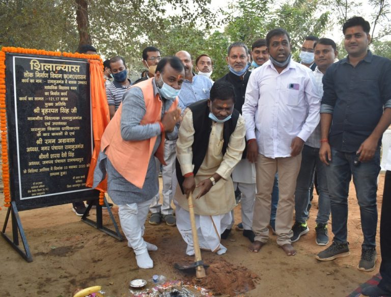 विधायक ने स्कूल के अतिरिक्त भवन का किया शिलान्यास : 1 करोड़ 21 लाख 17 हजार की लागत से बनेगा सर्व सुविधायुक्त स्कूल भवन