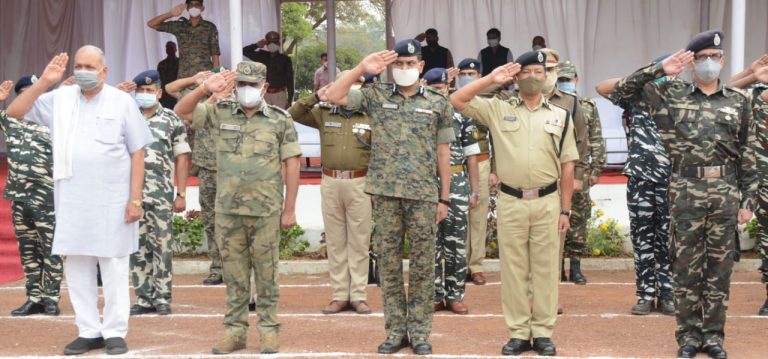 शहीद विकास कुमार को दी गयी अंतिम सलामी : शहीद विकास कुमार का शौर्य और बलिदान सदा याद रखा जाएगा: मंत्री रवीन्द्र चौबे