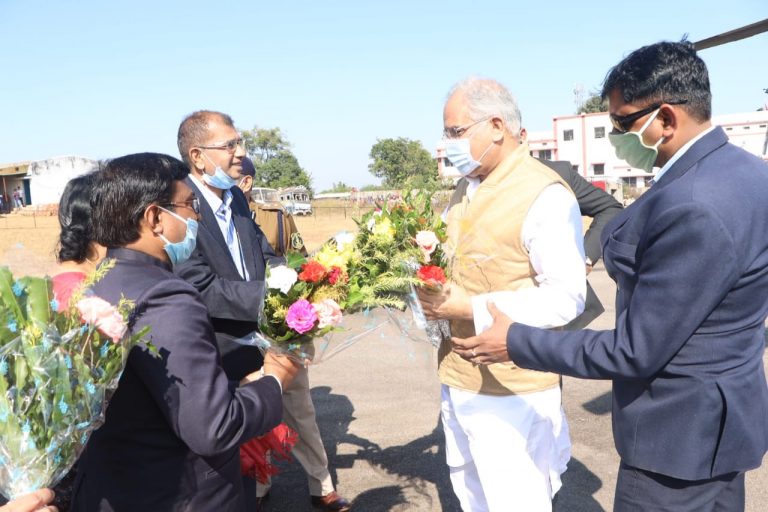 मुख्यमंत्री भूपेश बघेल आज दो दिवसीय प्रवास पर जशपुर पहुंचे..