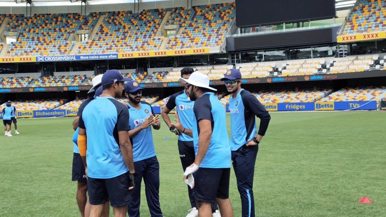 टीम इंडिया ने ब्रिसबेन में शुरू की प्रैक्टिस, रोहित शर्मा ने दी गेंदबाजों का क्लास