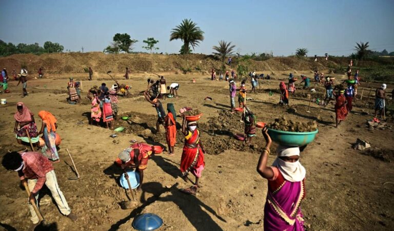 छत्तीसगढ़ मनरेगा में रोजगार देने में देश में पहले स्थान पर : लक्ष्य के विरूद्ध अब तक 107 प्रतिशत से अधिक काम