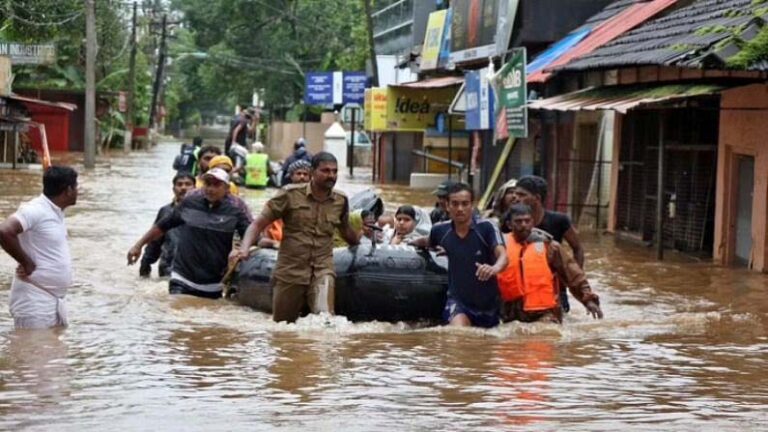 भारत और नेपाल में आफत की बारिश, बाढ़ के चलते गई 150 से ज्यादा लोगों की जान