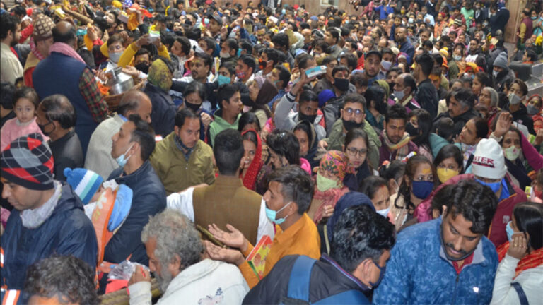 श्रीबांकेबिहारी मंदिर में हुई घटना होगी जांच, पूर्व डीजीपी की अध्यक्षता में कमेटी गठित