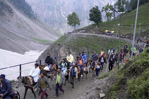 परिंदा भी नहीं मार पाएगा पर… अमरनाथ यात्रा में श्रद्धालुओं की सुरक्षा के लिए चप्पे-चप्पे पर तैनात है सेना के जवान