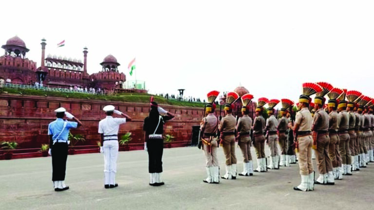 स्वतंत्रता दिवस की तैयारियां जोरों पर, सुरक्षाबलों ने फुल ड्रेस में की रिहर्सल