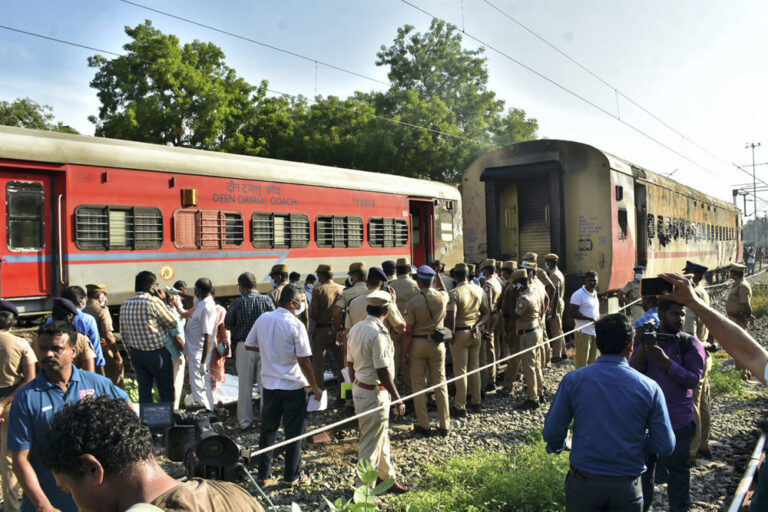 कॉफी बनाने के दौरान सिलेंडर में विस्फोट, पर्यटक ट्रेन के कोच में लगी आग; 10 की मौत, 20 अन्य घायल