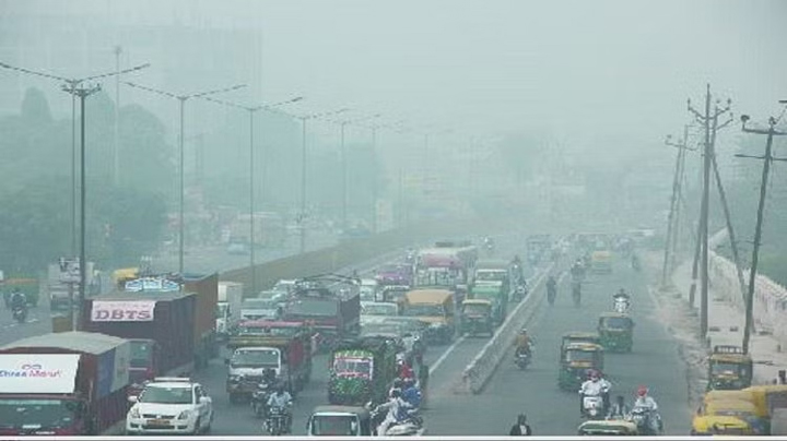 दिल्ली में दिन-ब-दिन जहरीली होती जा रही हवा, डॉक्टरों ने लोगों के लिए जारी की चेतावनी