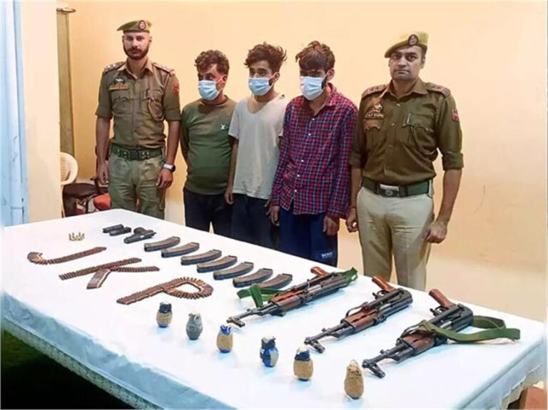 जम्मू-कश्मीर में पुलिसकर्मी पर हमले में शामिल तीन ‘हाइब्रिड’ आतंकवादियों को गिरफ्तार किया