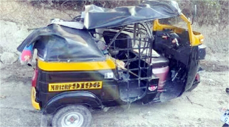 पुणे में दर्दनाक हादसा, पिकअप वाहन और ऑटो रिक्शा की टक्कर में  8 लोगों की मौत