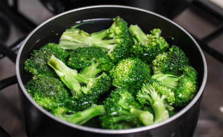 सर्दियों की सुपरफूड है यह हरी सब्जी, डाइट में कर लिया शामिल तो बीमारियां रहेंगी दूर 