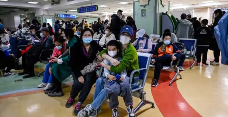 चीन पर यात्रा प्रतिबंध लगाने की तैयारी? बच्चों में रहस्यमयी बीमारी फैलने के बाद अमेरिका में उठी मांग