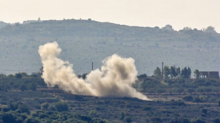 उत्तरी इस्राइल में हिजबुल्लाह का हमला जारी, सीरिया के एयर डिफेंस सिस्टम को निशाना बना रही आईडीएफ