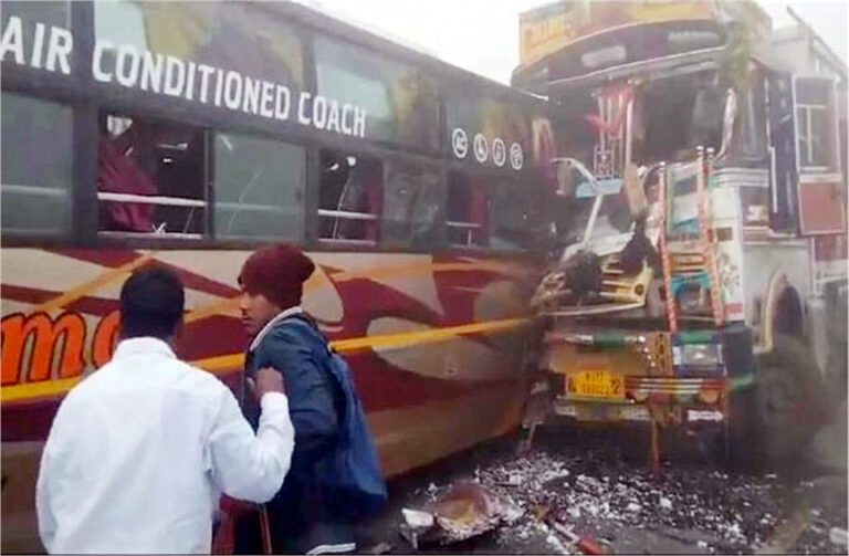 ओडिशा में बस-ट्रक की भयानक टक्कर में तीन की मौत, 20 जख्मी; मुख्यमंत्री ने राहत राशि का किया ऐलान
