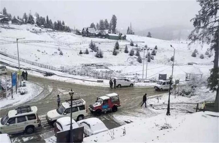 कश्मीर में शीत लहर का कहर जारी, श्रीनगर में शून्य से 4.3 डिग्री पर नीचे गिरा पहुंचा रात का तापमान