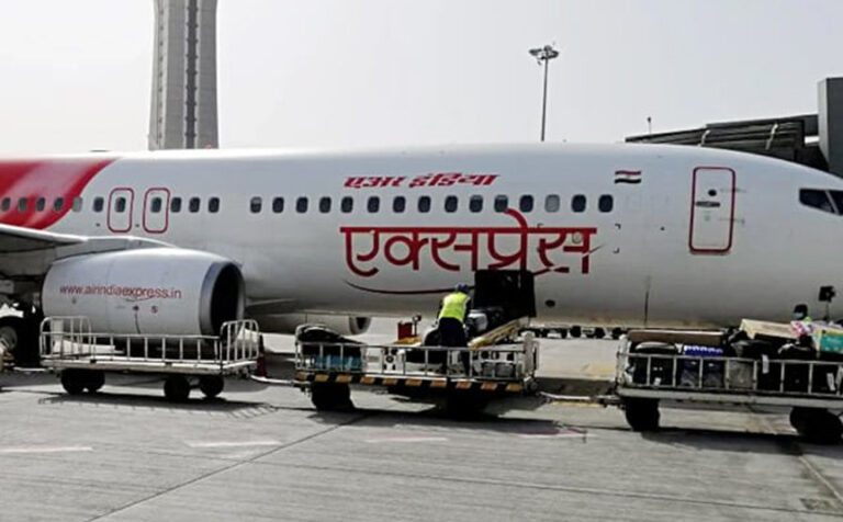 एयर इंडिया एक्सप्रेस का बड़ा एक्शन, कर्मचारियों को 4 बजे तक का दिया अल्टीमेटम, 30 को किया बर्खास्त