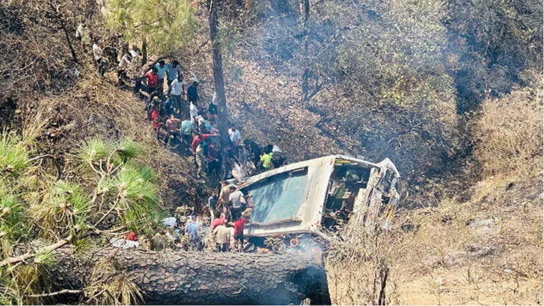 हर तरफ खून ही खून…अखनूर से लेकर जम्मू तक चीख-पुकार; जूते-चप्पल और बैग जहां-तहां बिखरे