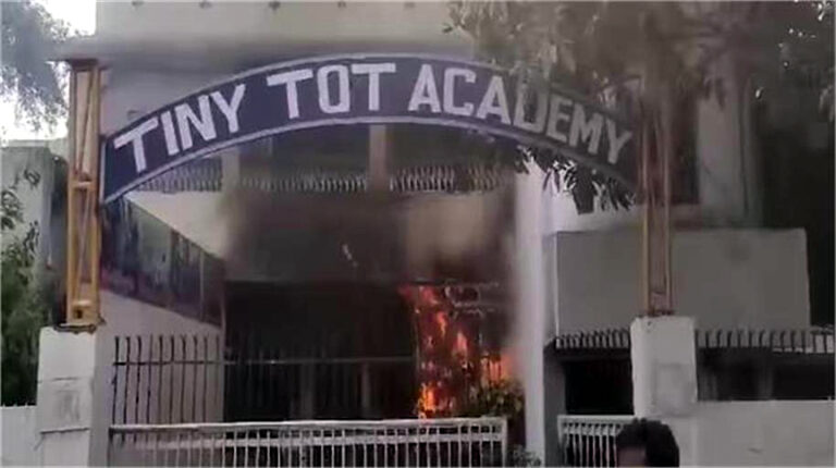 स्कूल में 3 साल का छात्र नाले के अंदर मृत पाया गया, परिवार ने परिसर में लगा दी आग
