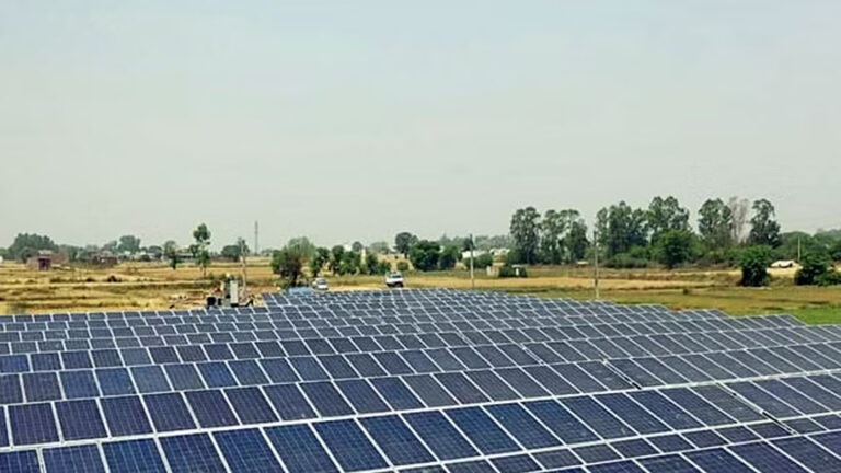 जापान को पछाड़ कर सौर ऊर्जा उत्पादन में तीसरे स्थान पर पहुंचा भारत, 2015 में था नौवां स्थान