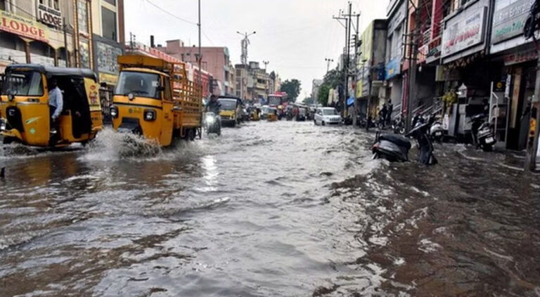 असम में बाढ़ और तूफान के कारण अबतक 15 लोगों की जान गई, छह लाख से ज्यादा प्रभावित