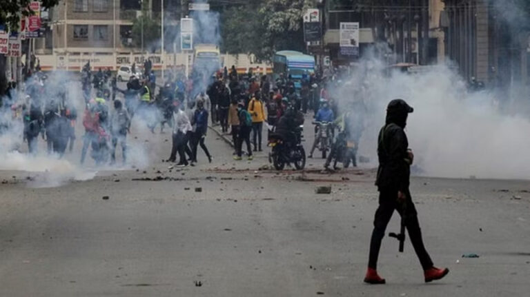 केन्या में हिंसक हुआ कर व्यवस्था के खिलाफ आंदोलन, विरोध प्रदर्शन में 39 लोगों की मौत