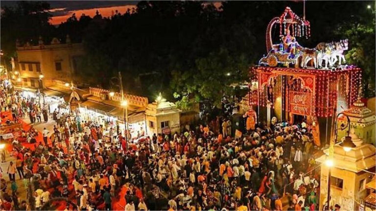 जन्माष्टमी के अवसर पर देशभर में भव्य उत्सव… कृष्ण मंदिरों में उमड़ी श्रद्धालुओं की भीड़, मथुरा में जलाए गए 5251 दीये