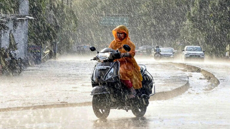 बंगाल की खाड़ी में निम्न दबाव क्षेत्र अवदाब में बदला, आईएमडी ने जारी किया भारी बारिश और तेज हवाओं का अलर्ट