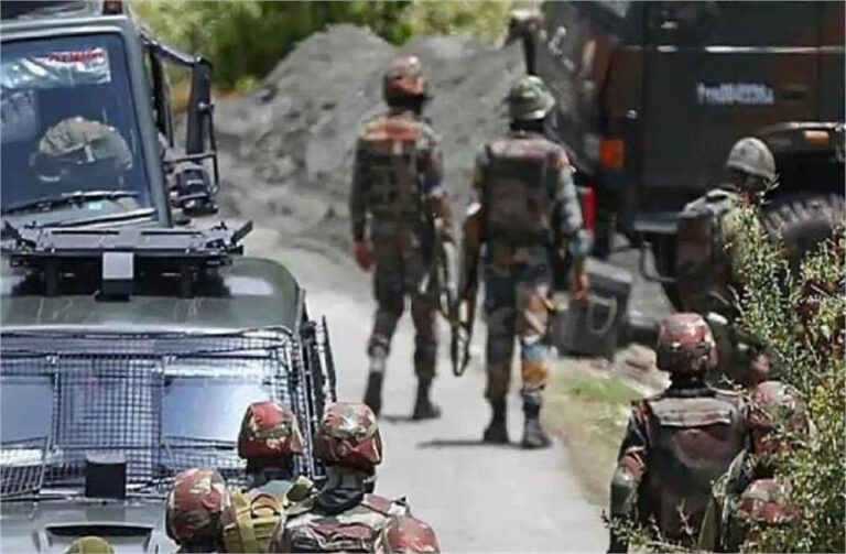 J&K: LOC के पास सेना की गाड़ी पर आतंकी हमला, 2 जवान शहीद, दो पोर्टर भी मारे गए