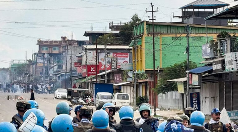 पूर्वी इंफाल में दो उग्रवादी गिरफ्तार; जिरिबाम के एक गांव में फिर भड़की हिंसा