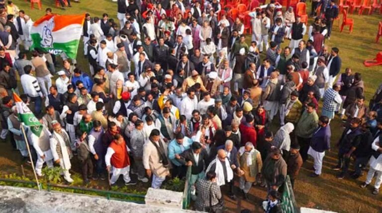 यूपी विधानसभा का घेराव: नेता व कार्यकर्ताओं की गिरफ्तारी शुरू, बस में बैठाकर इको गार्डन ले जाने की तैयारी