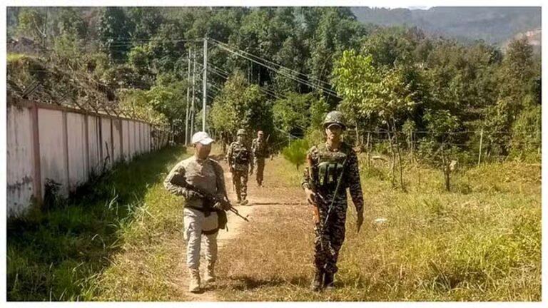 सशस्त्र समूहों के बीच गोलीबारी, पहाड़ी इलाकों से गांवों पर फेंके बम; सुरक्षाबलों ने दिया मुंहतोड़ जवाब