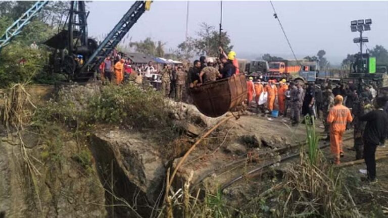 दीमा हसाओ में कोयला खदान से निकला एक शव, आठ श्रमिक अब भी फंसे; सेना और एनडीआरएफ का बचाव अभियान तेज