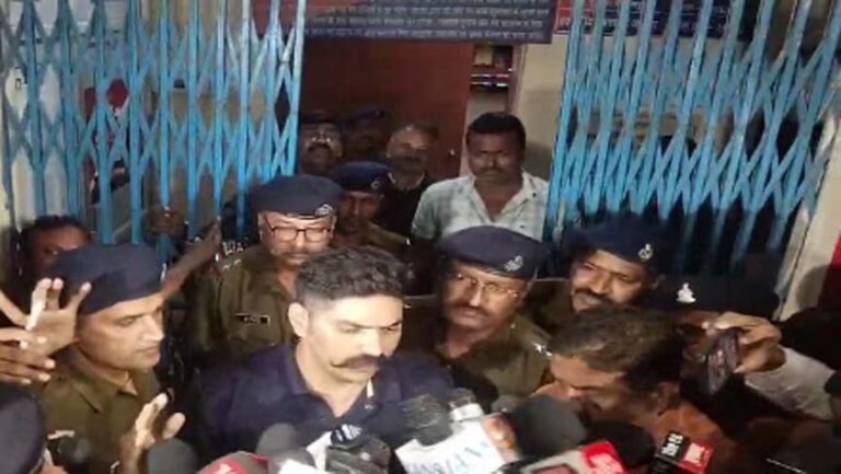 मुम्बई पुलिस ने तेज की जांच, संदिग्ध युवक को अपने साथ जल्द लेकर जाएगी टीम