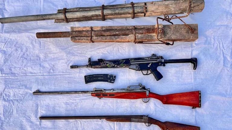 मणिपुर में सेना ने संयुक्त ऑपरेशन चला कर भारी मात्रा में हथियार, गोला-बारूद बरामद किया, एक गिरफ्तार