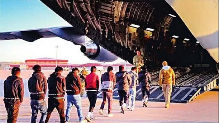 अमेरिका से लाए गए 104 अवैध प्रवासी भारतीय, सबके हाथ में लगी थी हथकड़ी… पांव में बेड़ियां