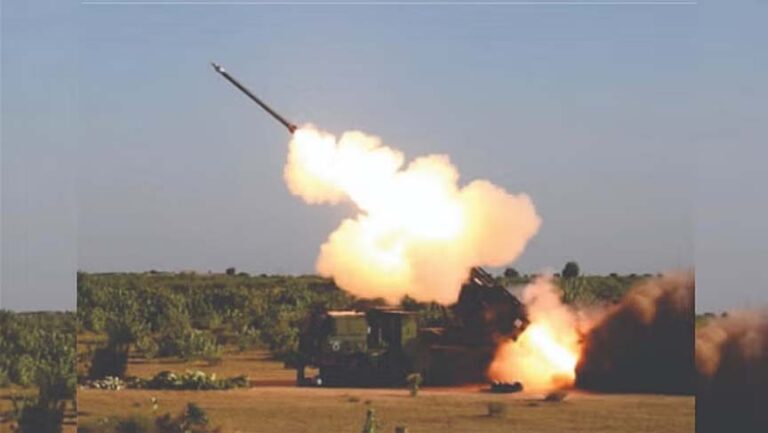 पिनाका रॉकेट लॉन्चर के लिए रक्षा मंत्रालय ने बनाई बड़ी रणनीति, 10 हजार करोड़ के एमओयू की तैयारी