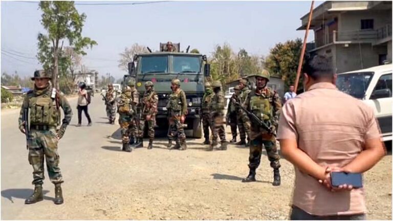 सुरक्षा बलों ने 12 उग्रवादियों को किया गिरफ्तार, पूछताछ जारी