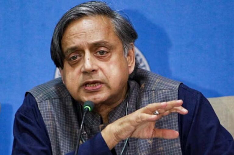औद्योगिक विकास पर अपने रुख से पलटे थरूर; बोले- स्टार्ट-अप की कहानी उतनी अच्छी नहीं, जितनी बताई गई
