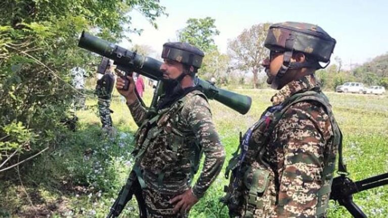 जम्मू-कश्मीर में बड़ा एक्शन: सेना के शिकंजे में आतंकियों के मददगार, दो गिरफ्तार; नहीं बचेंगे पहलगाम के गुनहगार