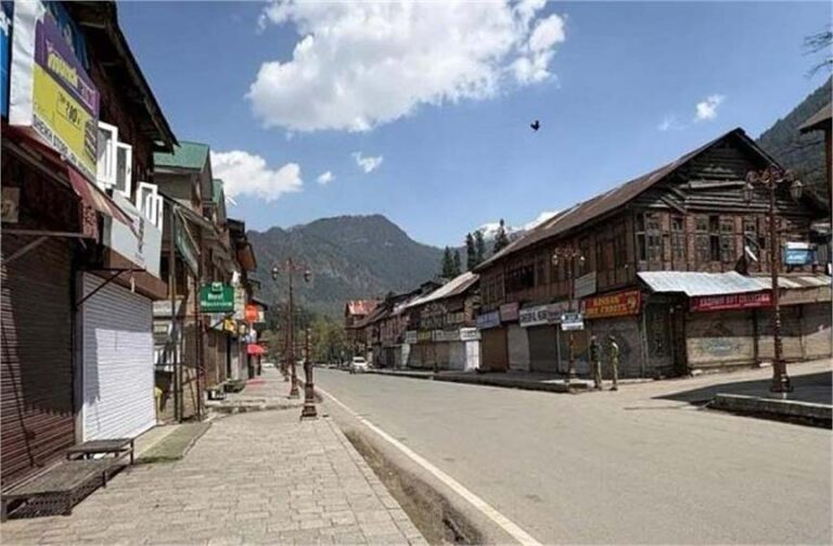 पहलगाम हमले का असर: कश्मीर में पर्यटकों की संख्या में गिरावट, रद्द बुकिंग का आंकड़ा बढ़ा