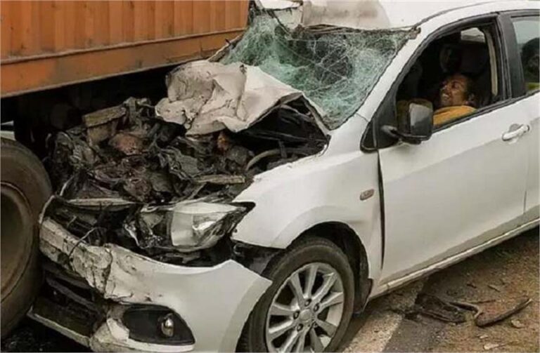 बिहार में भीषण सड़क हादसा, JDU नेता समेत 2 लोगों की मौत, कार के उड़े परखच्चे