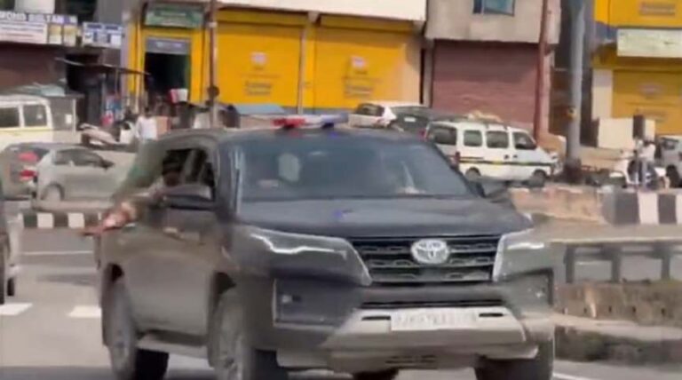 पाकिस्तान के असफल हमलों के बाद स्थिति का जायजा लेने जम्मू पहुंचे सीएम अब्दुल्ला, उरी जाएंगे उपराज्यपाल