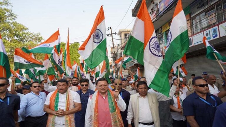 सीएम धामी के नेतृत्व में निकाली तिरंगा यात्रा, लोगों में दिखा उत्साह; सड़कों पर जबरदस्त भीड़
