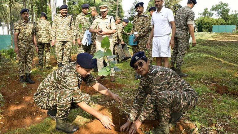 सीआरपीएफ केवल सीमाओं की सुरक्षा ही नहीं, पर्यावरण और समाज कल्याण में भी दे रही महत्वपूर्ण योगदान