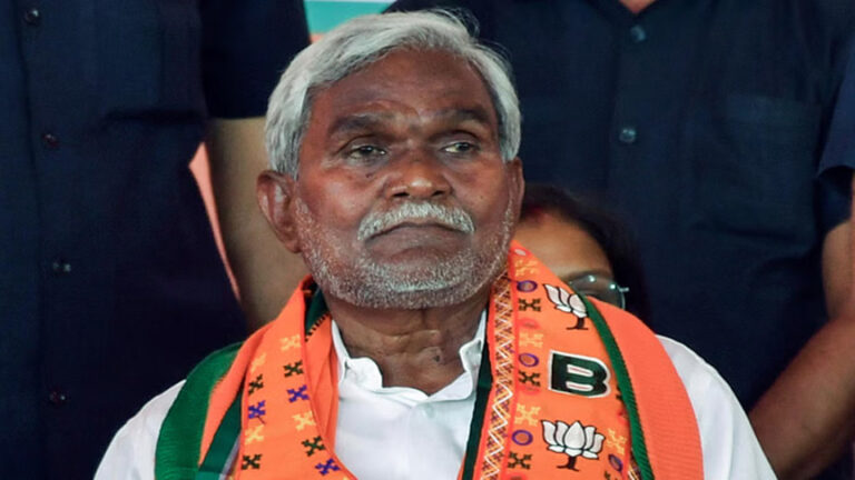 बांग्लादेशी घुसपैठियों की पहचान कर उन्हें बाहर निकालने के लिए विशेष बल बनाए सरकार: चंपई सोरेन